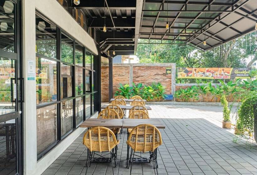 Summerville Hotel & Coffee Shop