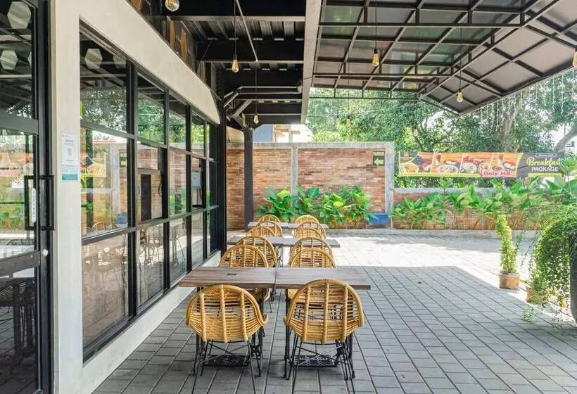 Summerville Hotel & Coffee Shop