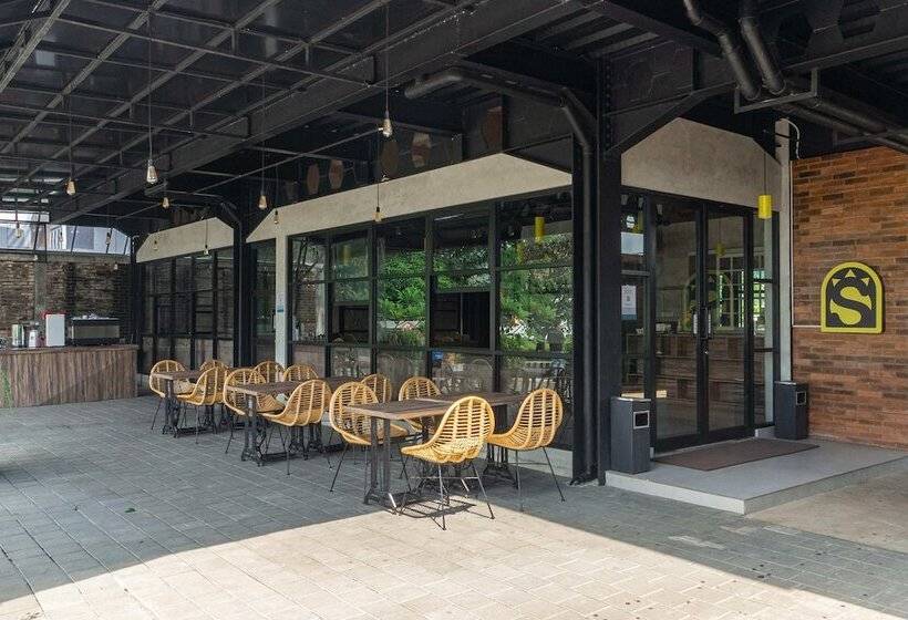 Summerville Hotel & Coffee Shop