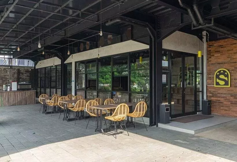 Summerville Hotel & Coffee Shop