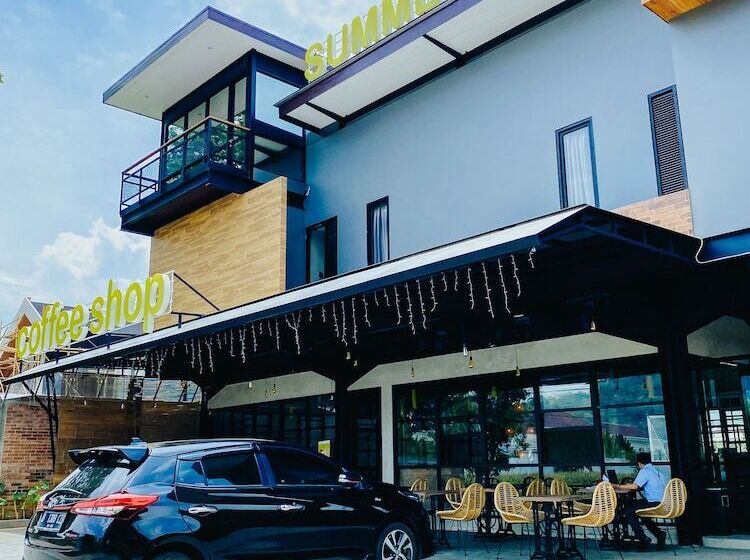 Summerville Hotel & Coffee Shop