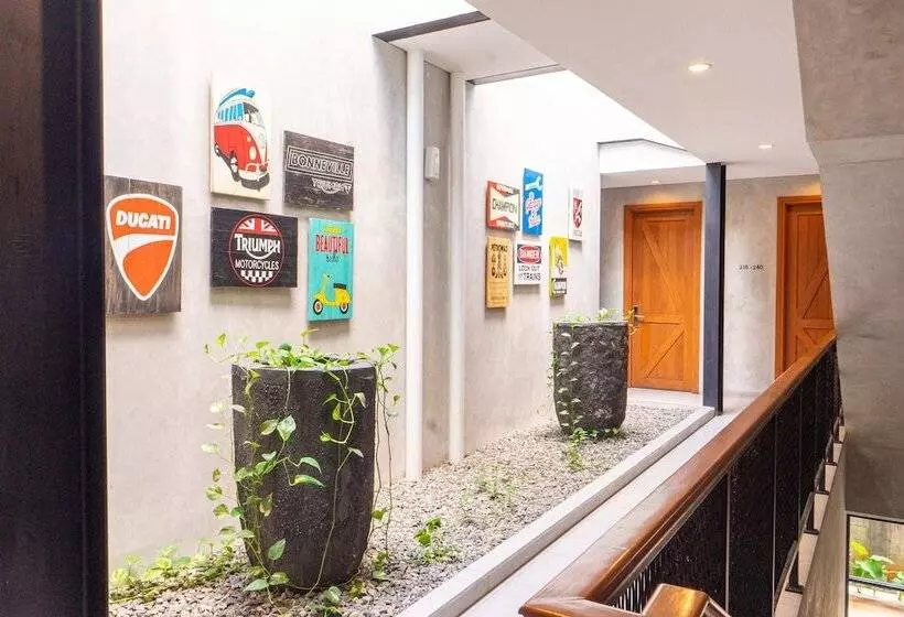 Summerville Hotel & Coffee Shop