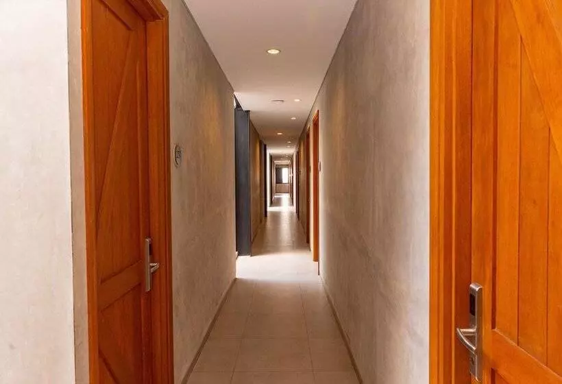 Summerville Hotel & Coffee Shop