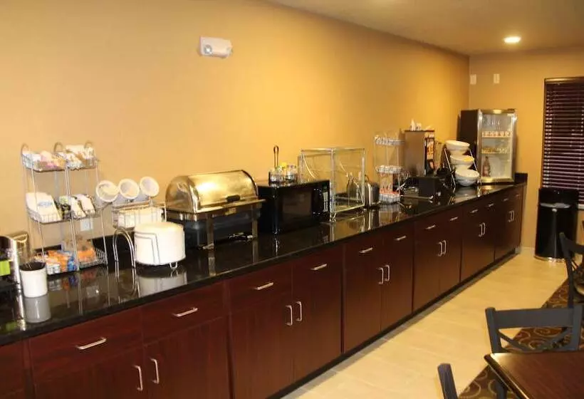 Отель Castle Rock Inn & Suites