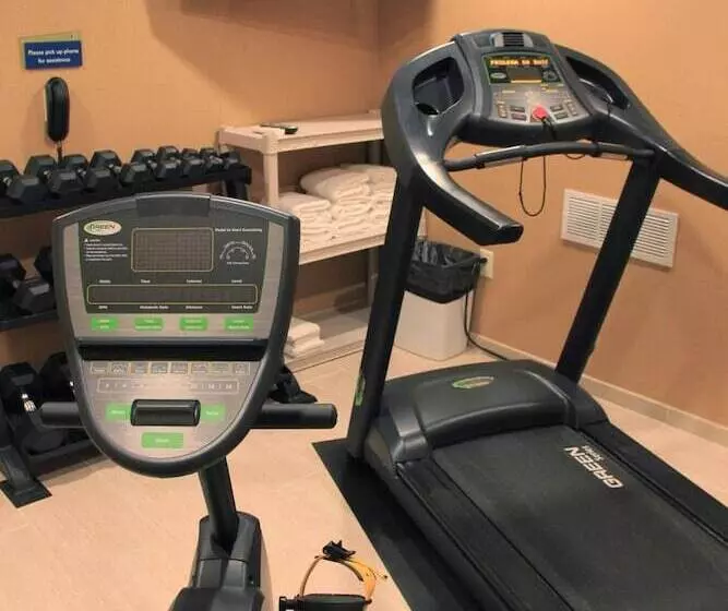 Отель Castle Rock Inn & Suites