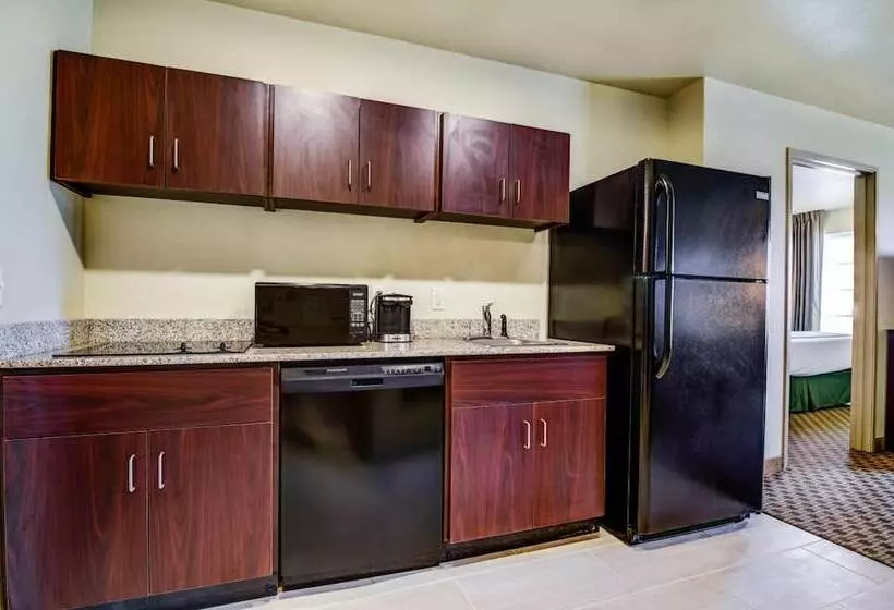 Отель Castle Rock Inn & Suites