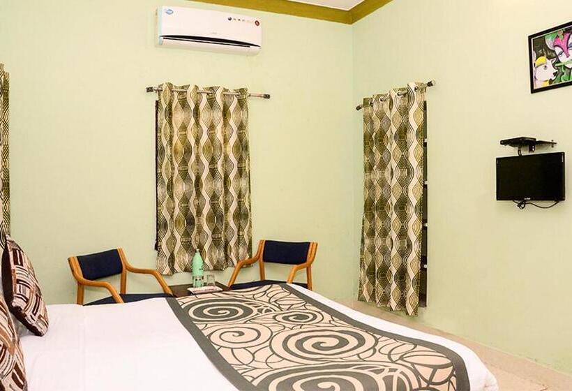 Hotel Collection O 4255 Day Night Guest House And Restaurant