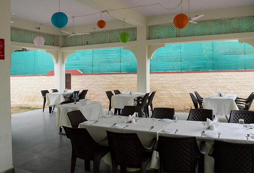 Hotel Collection O 4255 Day Night Guest House And Restaurant