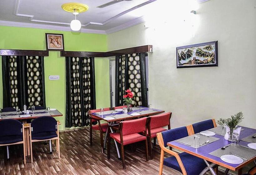 Hotel Collection O 4255 Day Night Guest House And Restaurant