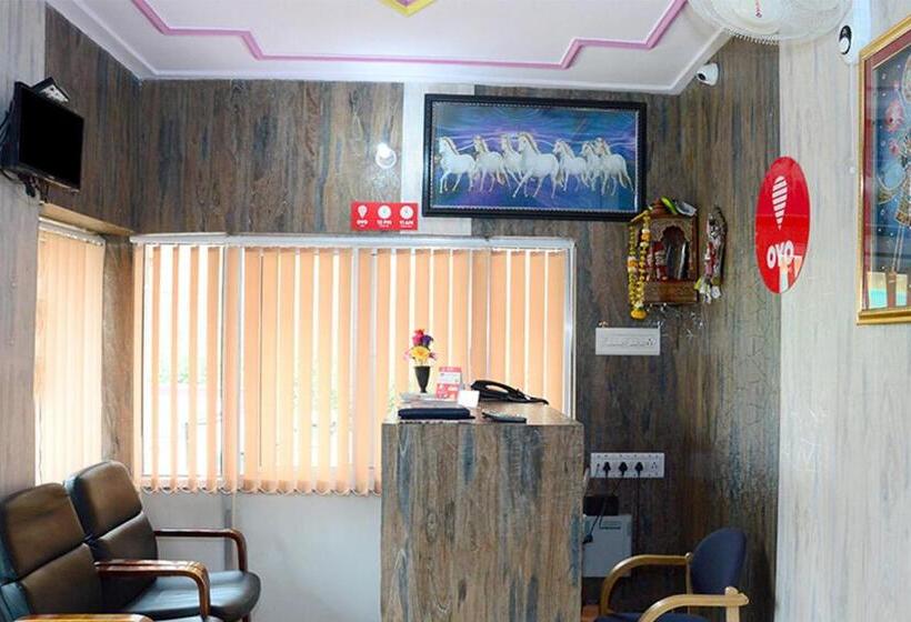 Hotel Collection O 4255 Day Night Guest House And Restaurant