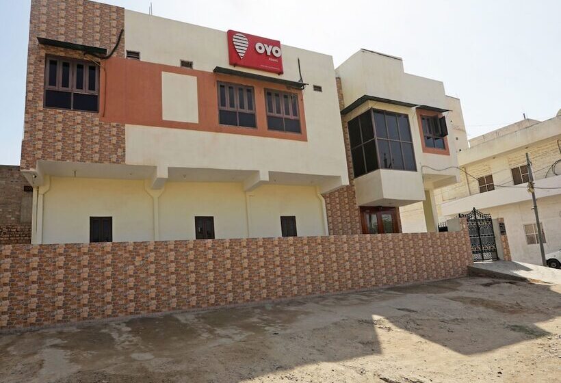 Hotel Collection O 4255 Day Night Guest House And Restaurant