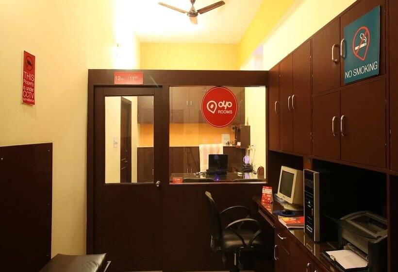 Hotel Collection O 4255 Day Night Guest House And Restaurant