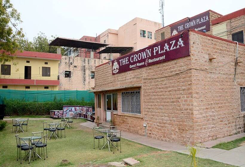 Hotel Collection O 4255 Day Night Guest House And Restaurant