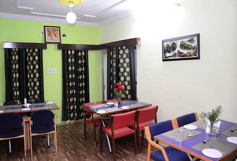 Hotel Collection O 4255 Day Night Guest House And Restaurant