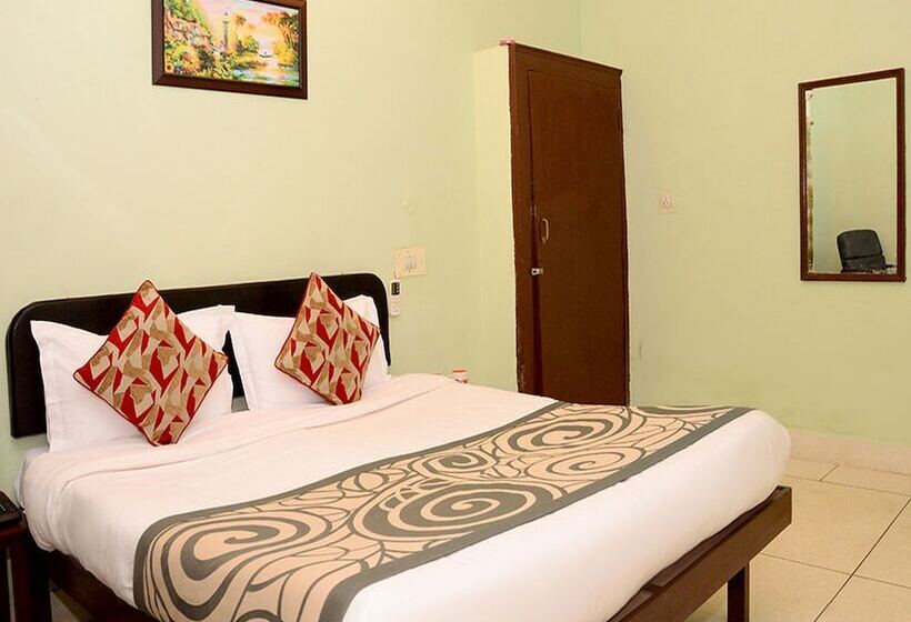 Hotel Collection O 4255 Day Night Guest House And Restaurant