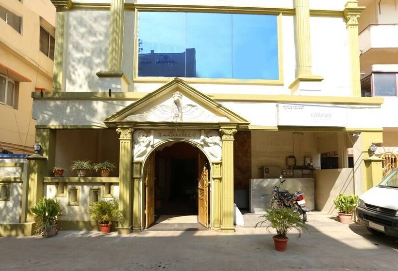 فندق Treebo Trip Cynosure Suites