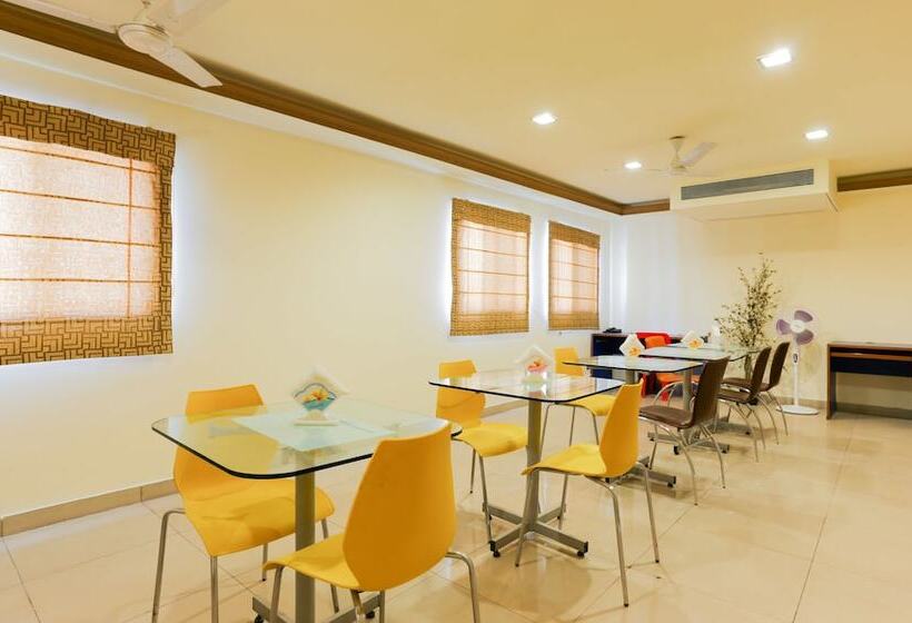 فندق Treebo Trip Cynosure Suites