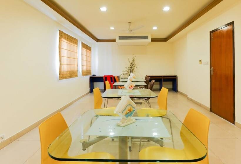 فندق Treebo Trip Cynosure Suites