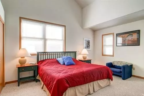 בית מלון כפרי French Street Cottage Main Street By Pinnacle Lodging