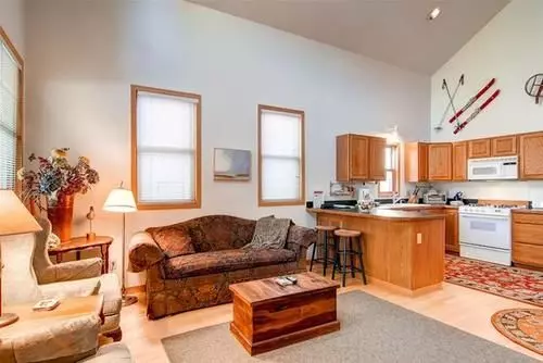 בית מלון כפרי French Street Cottage Main Street By Pinnacle Lodging