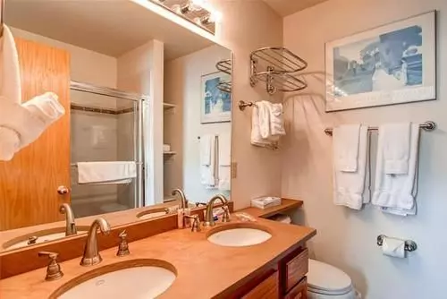 בית מלון כפרי French Street Cottage Main Street By Pinnacle Lodging