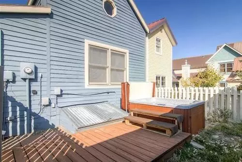 בית מלון כפרי French Street Cottage Main Street By Pinnacle Lodging