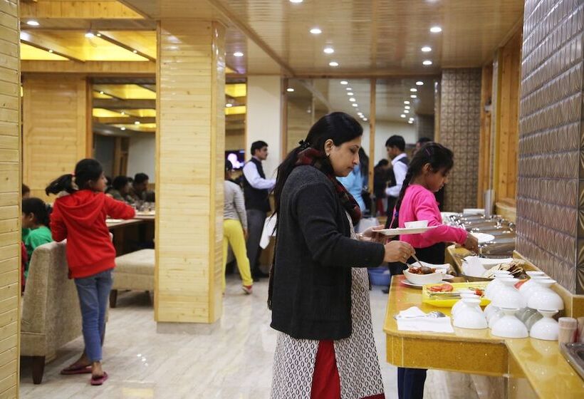 Hotel The Holiday Heights Manali