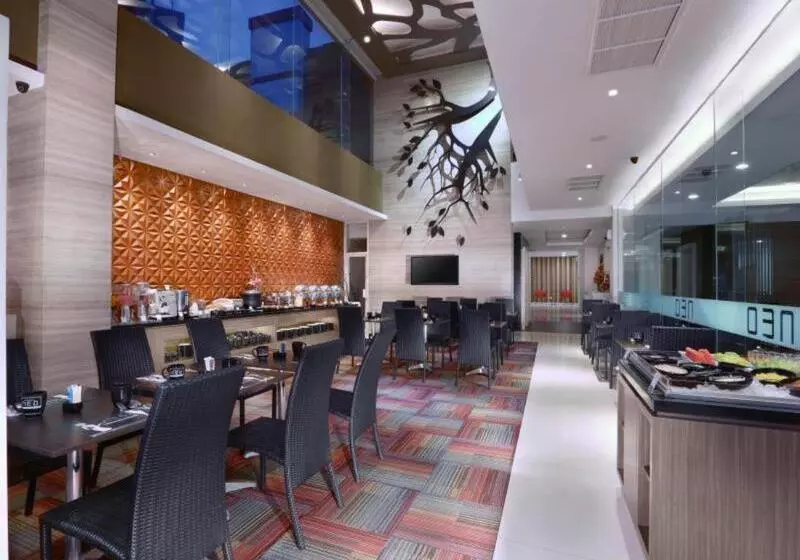 호텔 Neo Gubeng By Aston