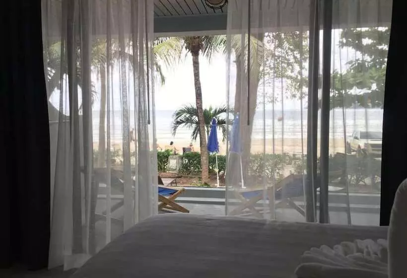 בית מלון כפרי Thai Kamala Beach Front