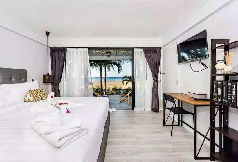 בית מלון כפרי Thai Kamala Beach Front