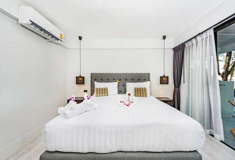 فندق Thai Kamala Beach Front