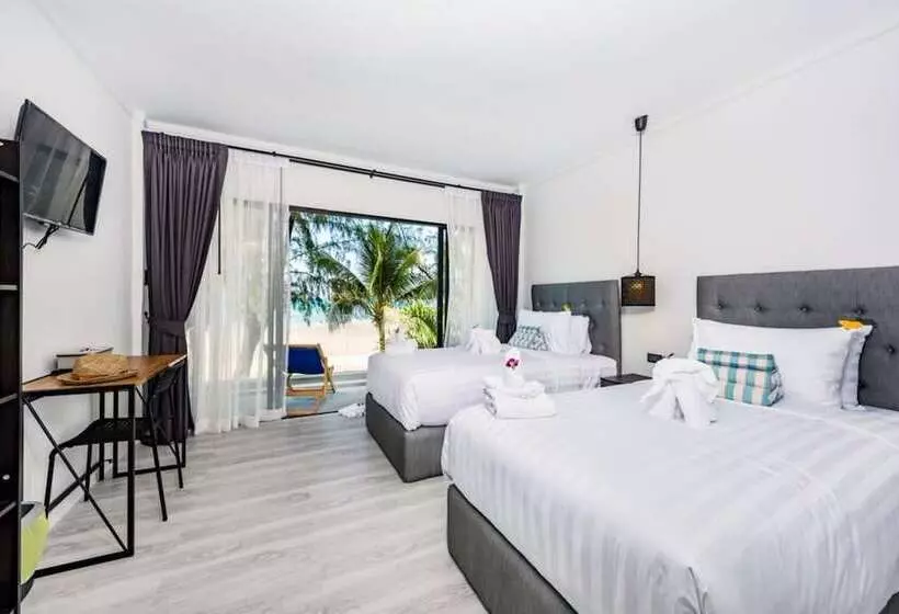 בית מלון כפרי Thai Kamala Beach Front