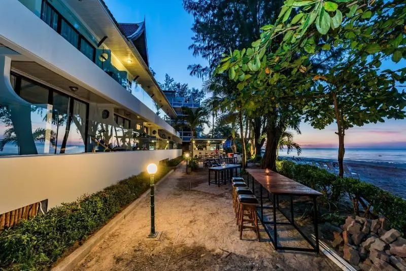 בית מלון כפרי Thai Kamala Beach Front