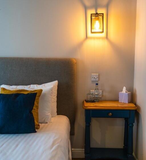 Отель The Bridge