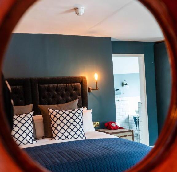 Отель The Bridge