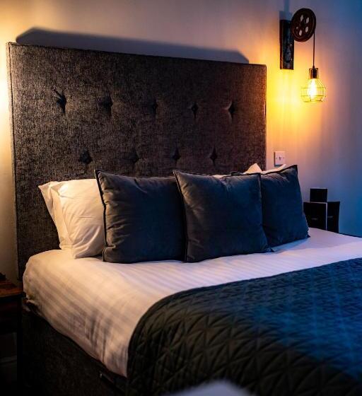 Отель The Bridge