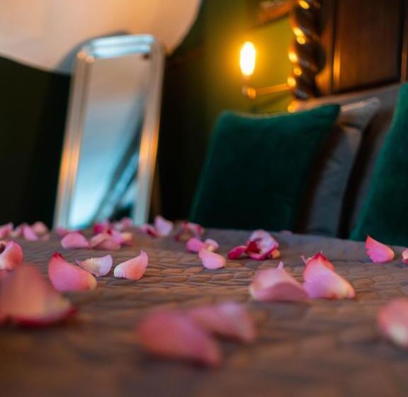 Отель The Bridge