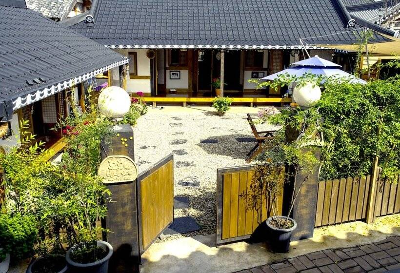 ペンション Hohomom Guesthouse