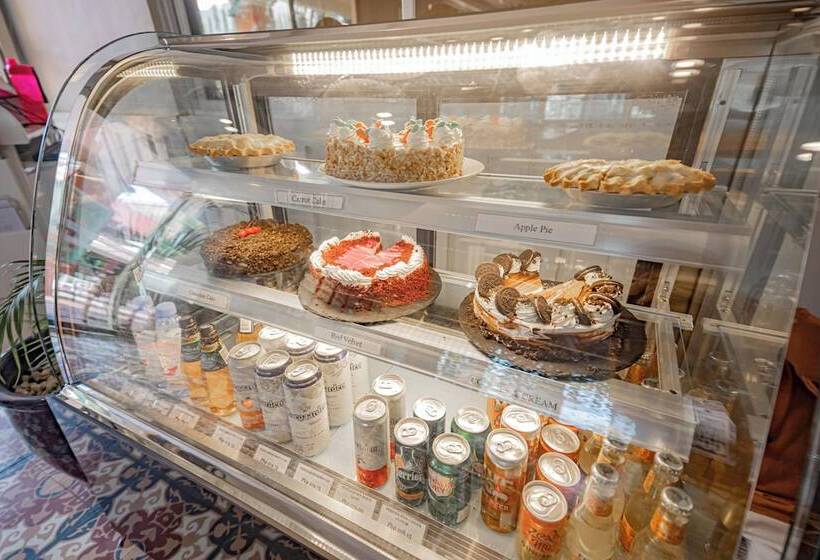 אתר נופש Whiterock Beach Hotel + Waterpark