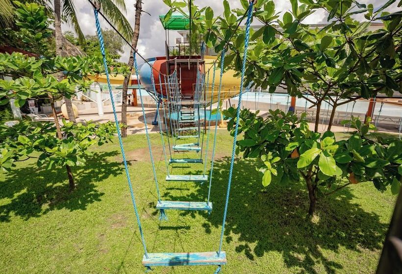 אתר נופש Whiterock Beach Hotel + Waterpark