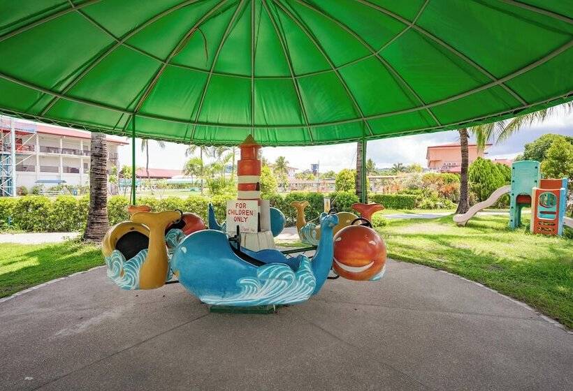 אתר נופש Whiterock Beach Hotel + Waterpark