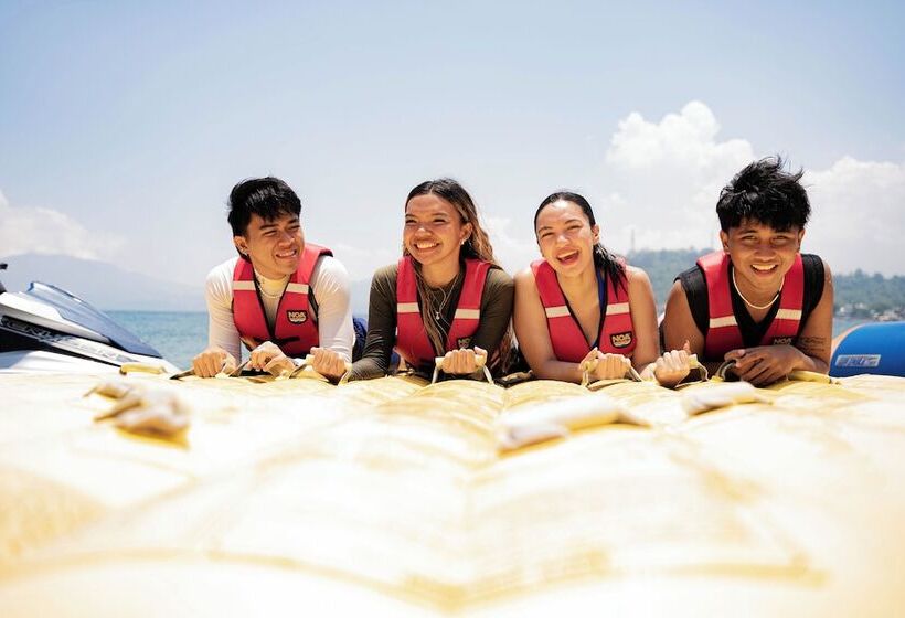 אתר נופש Whiterock Beach Hotel + Waterpark