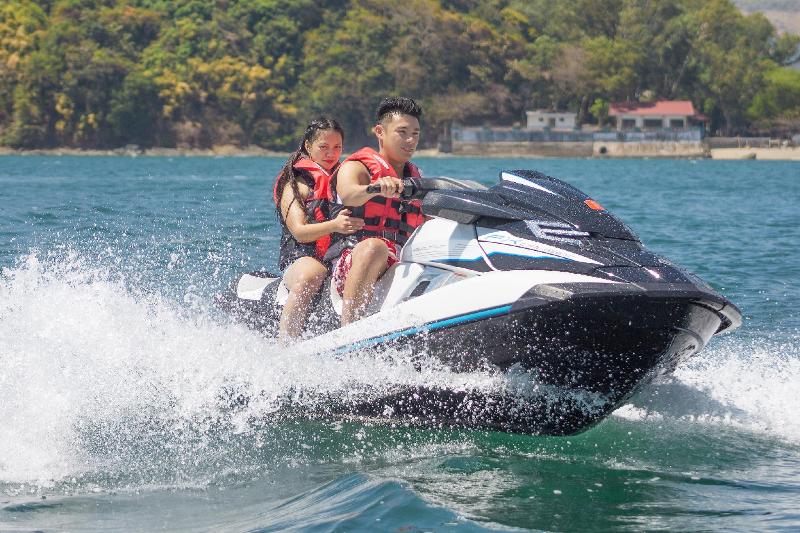 אתר נופש Whiterock Beach Hotel + Waterpark