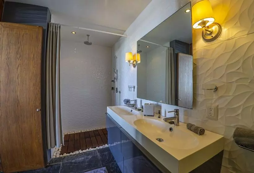 Suites At Sapphire Ocean Club