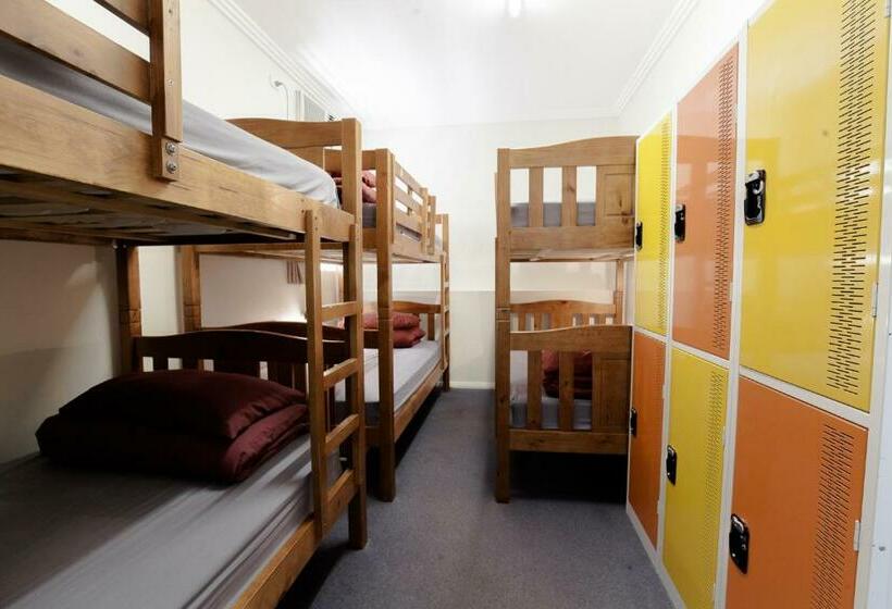 הוסטל Mad Monkey Broadway