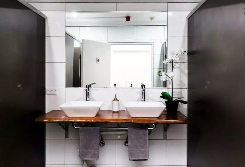 Schronisko Mad Monkey Broadway