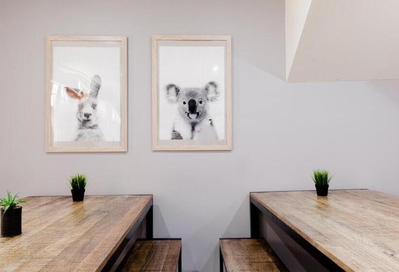 הוסטל Mad Monkey Broadway