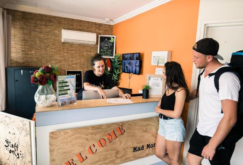 הוסטל Mad Monkey Broadway