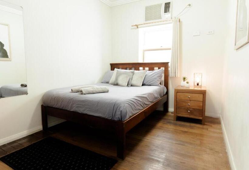 הוסטל Mad Monkey Broadway