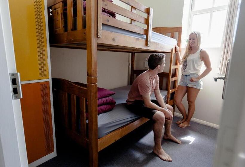 הוסטל Mad Monkey Broadway